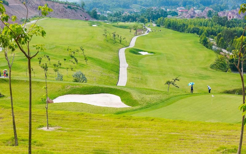 Sân Golf Amber Hills image 3