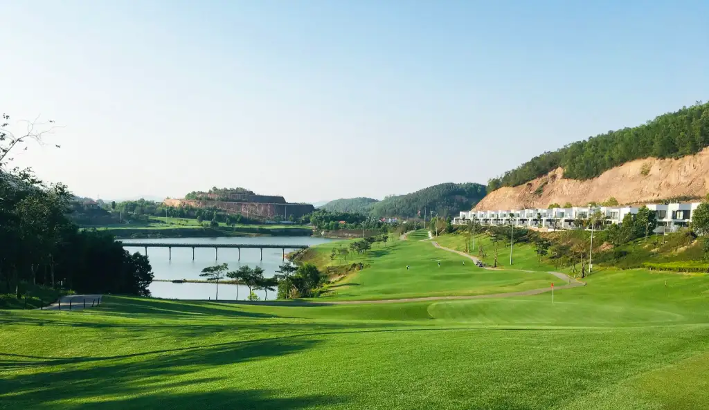 Sân Golf Amber Hills image 8