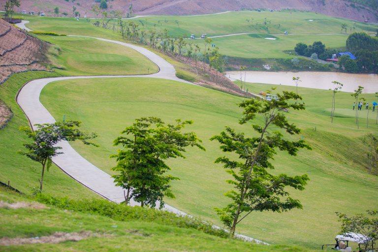 Sân Golf Amber Hills image 10