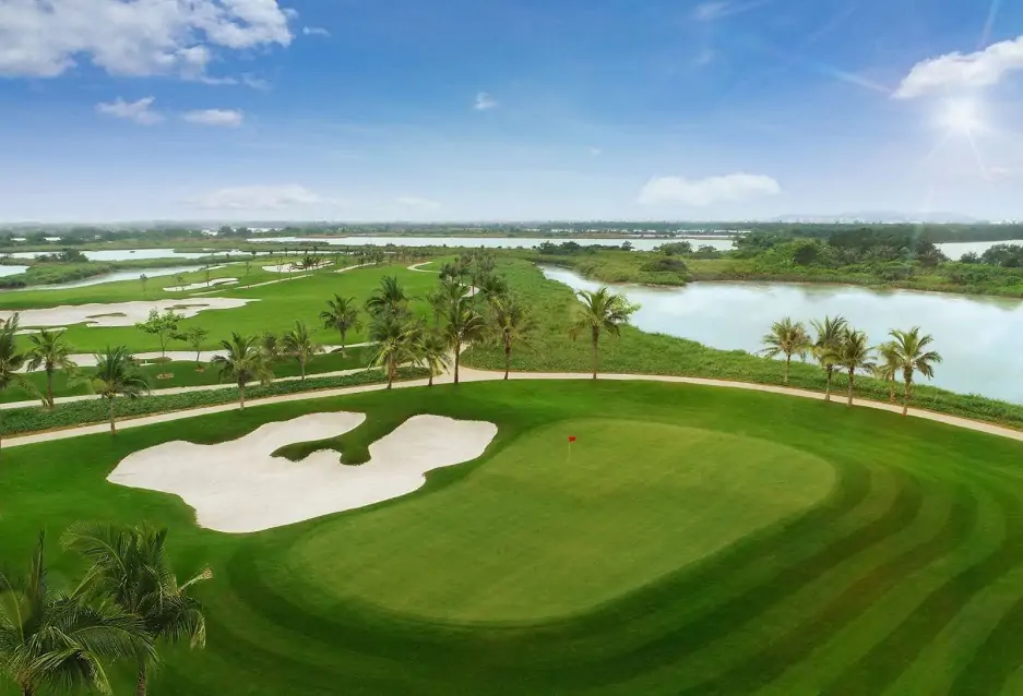 Dragon Golf Links image 5