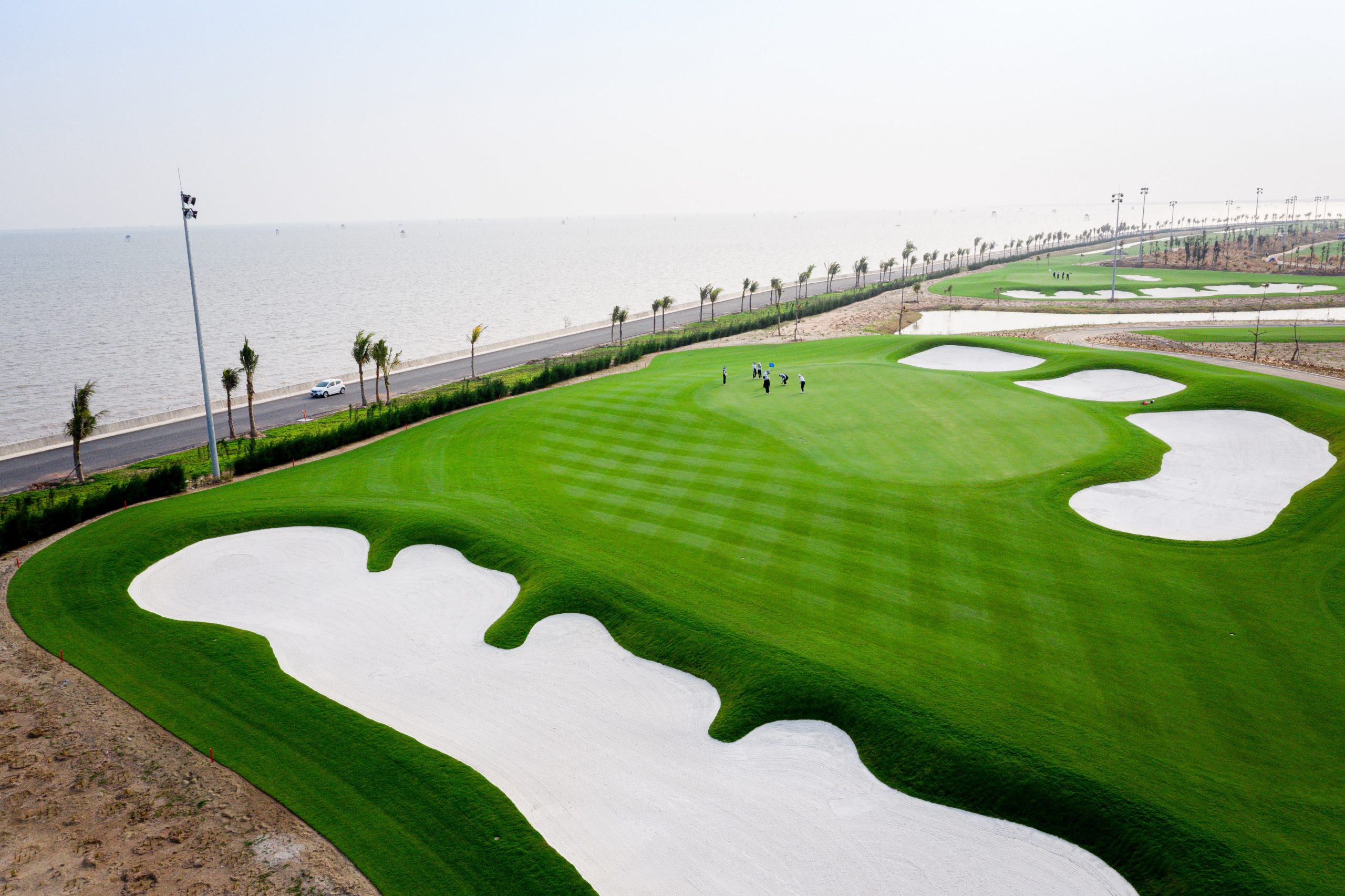 Dragon Golf Links image 6