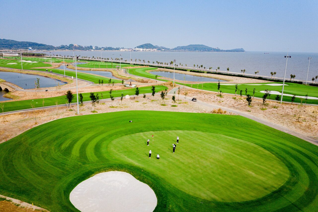 Dragon Golf Links image 7