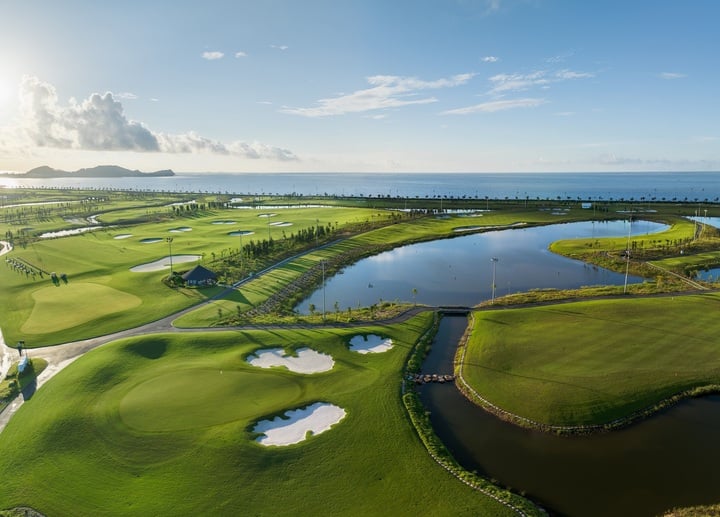 Dragon Golf Links image 8
