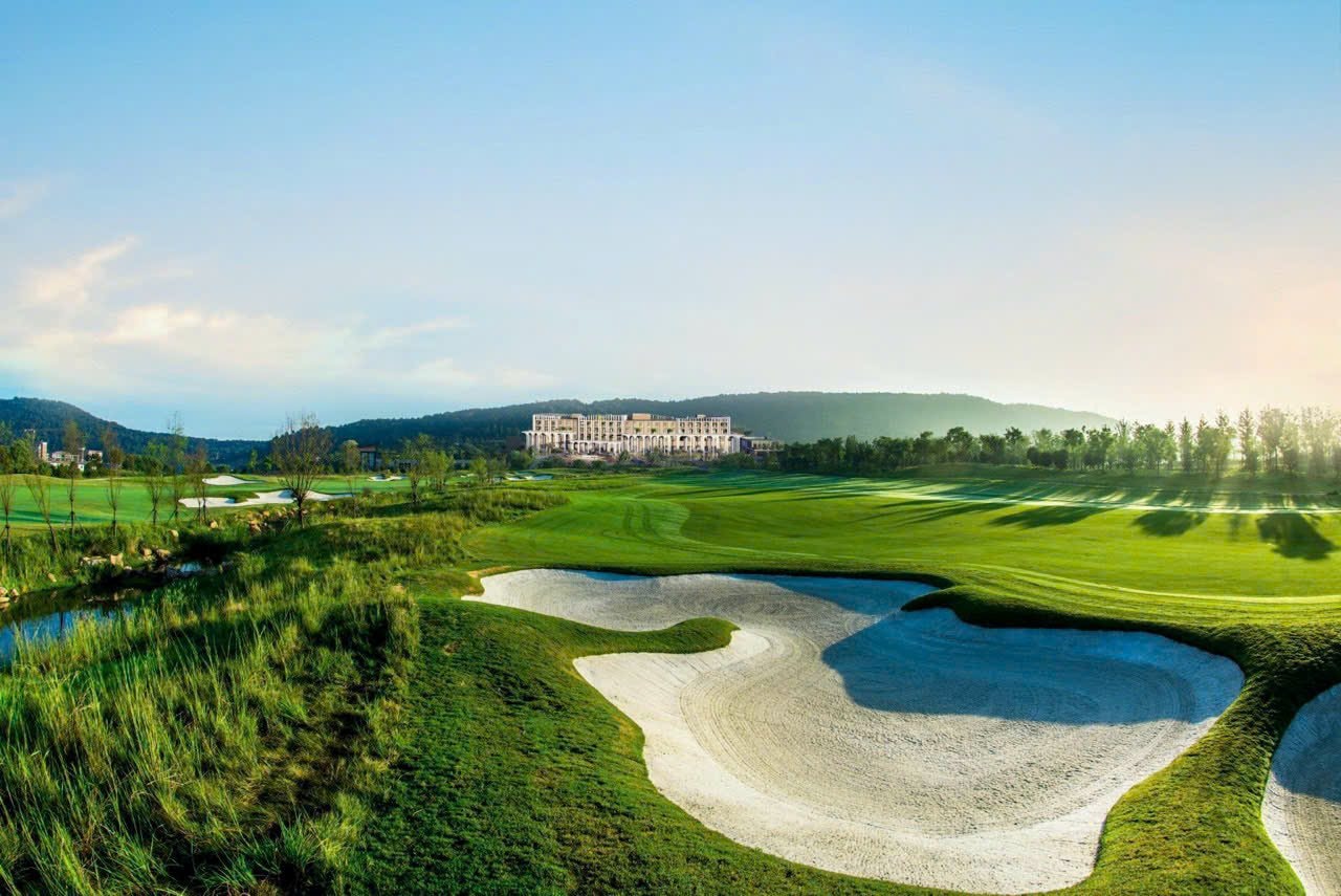 	Van Lang Empire Golf Club image 3