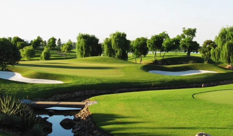 Sân golf Vân Trì image 1