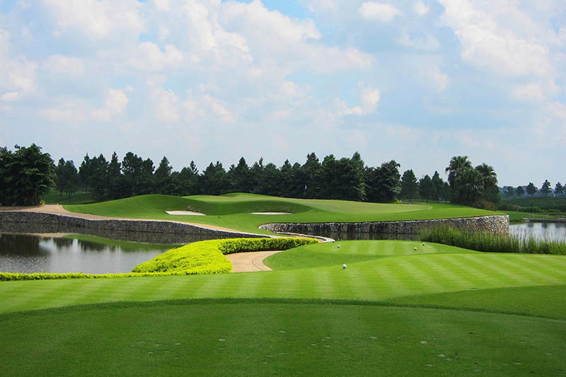 Sân golf Vân Trì image 3